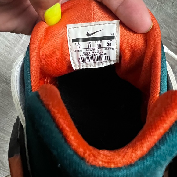 💥SOLD💥 MIAMI DOLPHIN NIKE HUARACHE - Picture 3 of 9